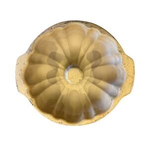 Pampered Chef Bundt Cake Pan Family Heritage Stoneware 10" Fluted #1440